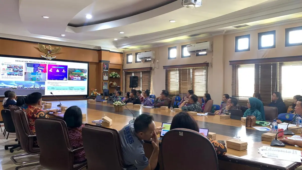 BAHAS KLA: Dinkes Malinau saat memaparkan progres klaster tiga untuk peningkatan KLA Malinau. FOTO: DIPA/RADAR TARAKAN