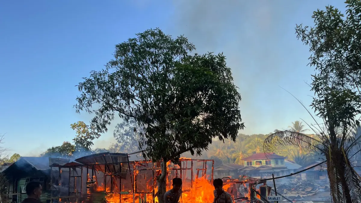 LUDES: Kebakaran melanda pemukiman warga di Desa Long Lasan, Kecamatan Peso, Bulungan. FOTO: POLRESTA BULUNGAN