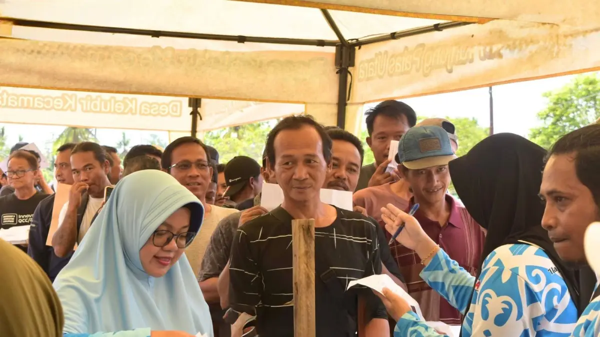 MAYDAY : Perangkat daerah terkait bersama puluhan pekerja merayakan May Day di Kecamatan Tanjung Palas.

(Taslee/Radar Tarakan)