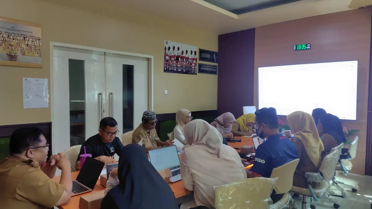 VERIFIKASI: Bapperida Kaltara memverifikasi Renja PD 2027. FOTO: RADAR TARAKAN