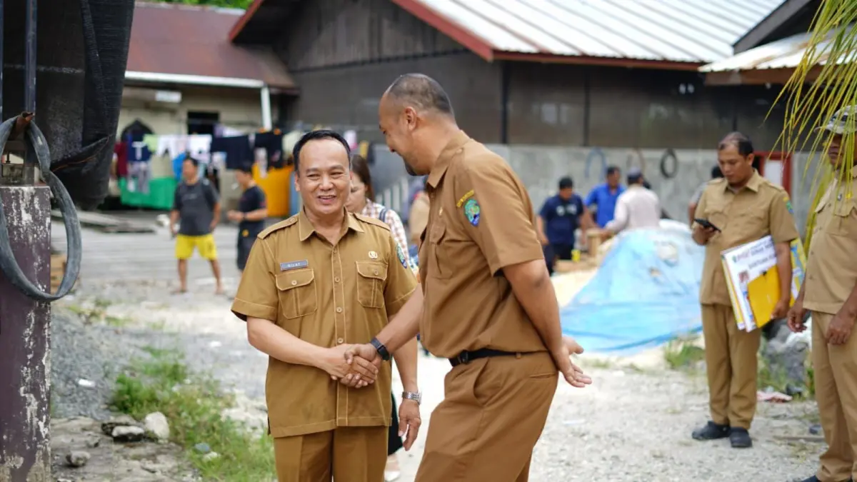 PETERNAKAN : Wakil Bupati Bulungan, Kilat hadir dalam penyerahan bibit hewan ternak di Jelarai, Selor.
(Taslee/Radar Tarakan)