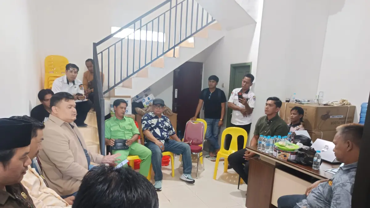 MEDIASI : Komisi I DPRD Tarakan menemui PT Meris Abadi Jaya dalam pembahasan lanjutan soal pesangon eks pekerja. AGUS DIAN ZAKARIA/RADAR TARAKAN