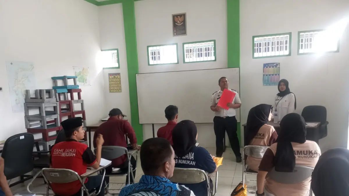 PEMBELAJARAN : Warga Binaan Pemasyarakatan (WBP) mengikuti proses belajar mengajar di Lapas Nunukan.&nbsp;