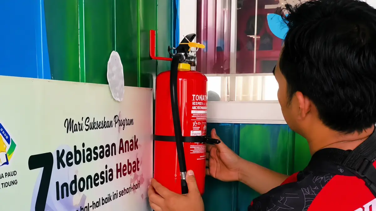 ANTISIPASI: Disdamkar melakukan pengecekan ketersediaan alat pemadam api ringan (APAR).

FOTO: ISTIMEWA






&nbsp;