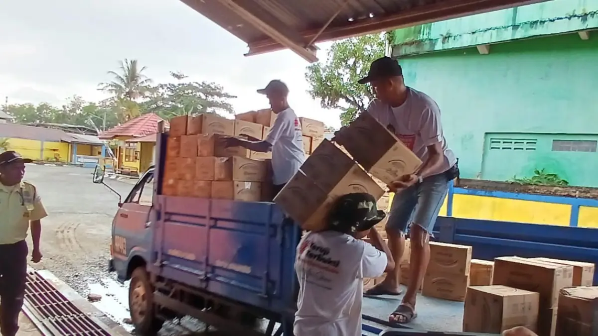 LANGKA : Kedatangan stok MinyaKita di Gudang Bulog pada Februari Lalu. AGUS DIAN ZAKARIA/RADAR TARAKAN