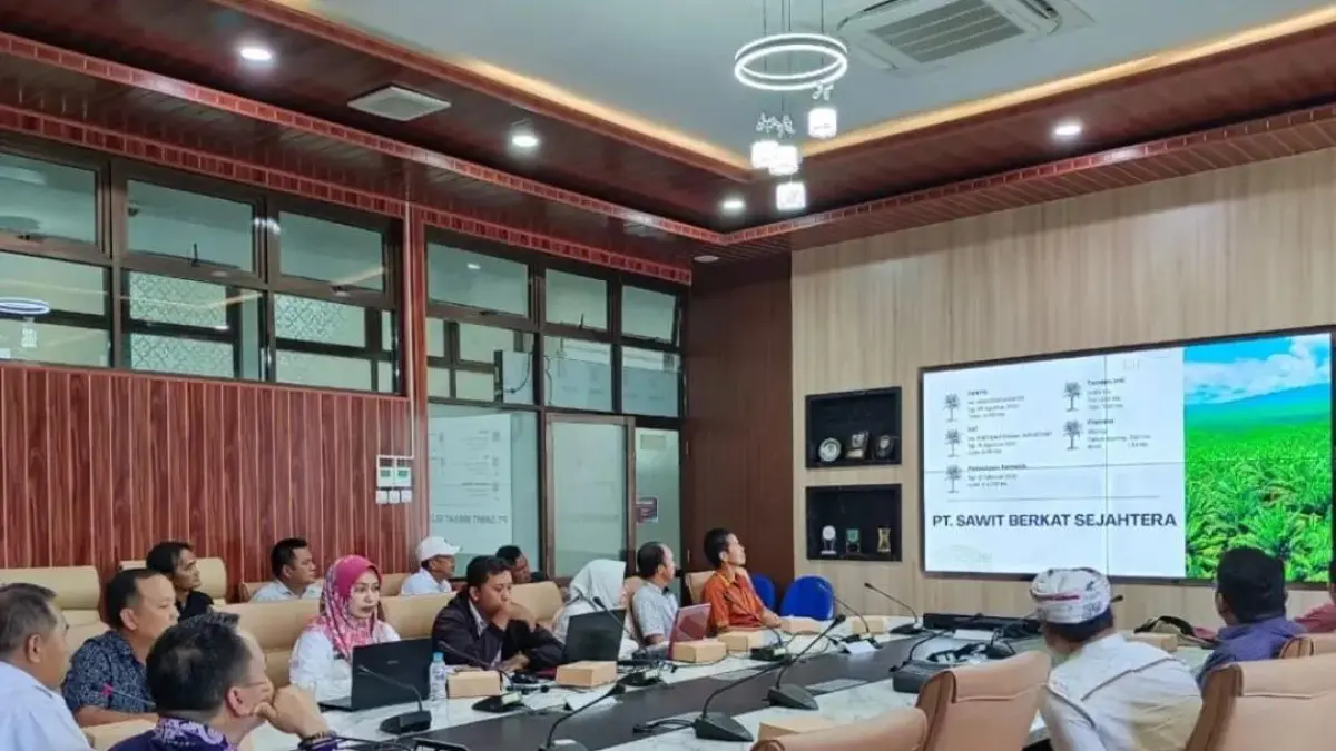 CARI SOLUSI: Wabup Bulungan memimpin rapat pertemuan dengan PT BSS. FOTO: RADAR TARAKAN