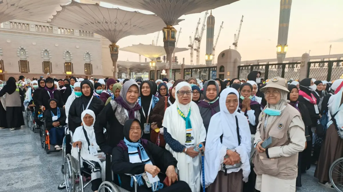 IBADAH : Para jemaah haji asal Kaltara saat berada Madinah.&nbsp;