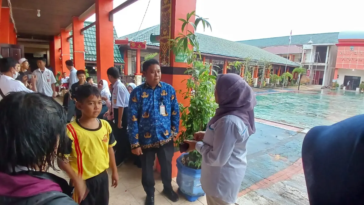 MENINJAU : ORI Kaltara saat mengunjungi salah satu sekolah negeri di Tarakan. AGUS DIAN ZAKARIA/RADAR TARAKAN