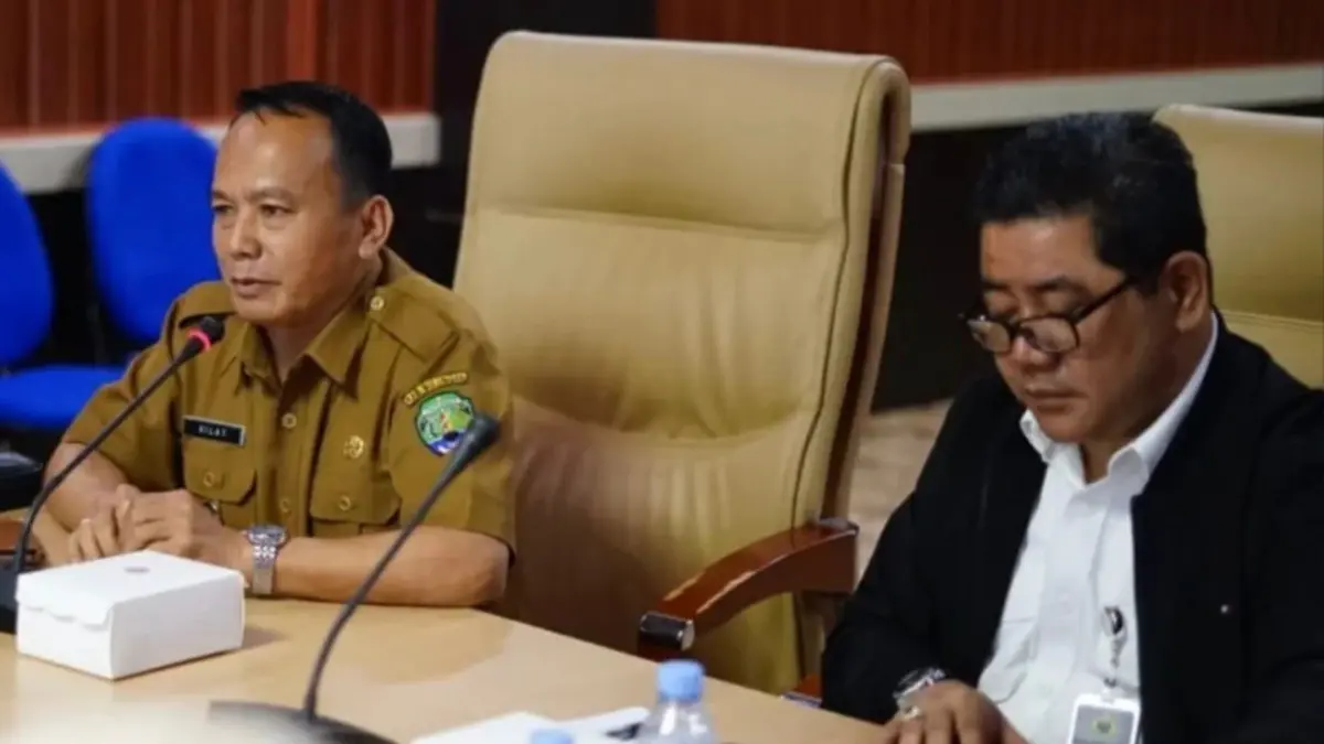 REKOMENDASI : Exit meeting antara Pemkab Bulungan dengan BPK RI. Sejumlah rekomendasi terhadap LKPD 2025 diserahkan dalam pertemuan ini.

(Taslee/Radar Tarakan)