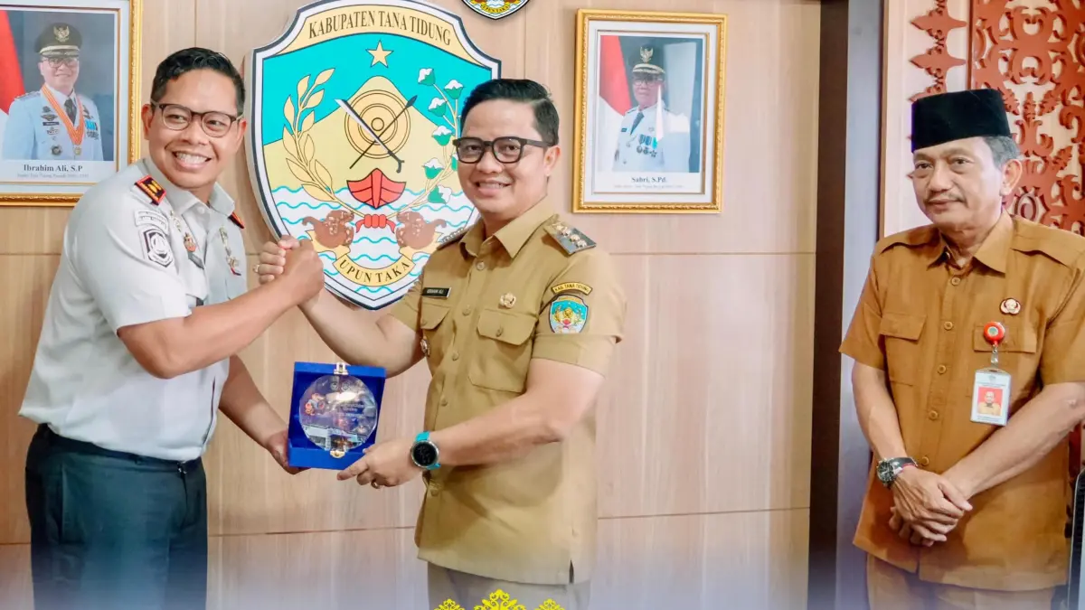 CENDERAMATA: Bupati Ibrahim Ali menerima kunjungan kepala Kantor Imigrasi Tarakan, Selasa (12/5).