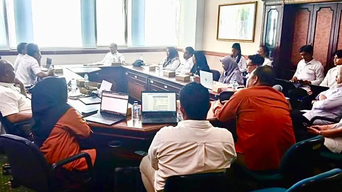 PEKERJA: Perwakilan Dinsos P2PA Nunukan, BPJS Ketenagakerjaan, DPK Nunukan dan instansi terkait saat pembahasan sinkronisasi data pekerja rentan.&nbsp;