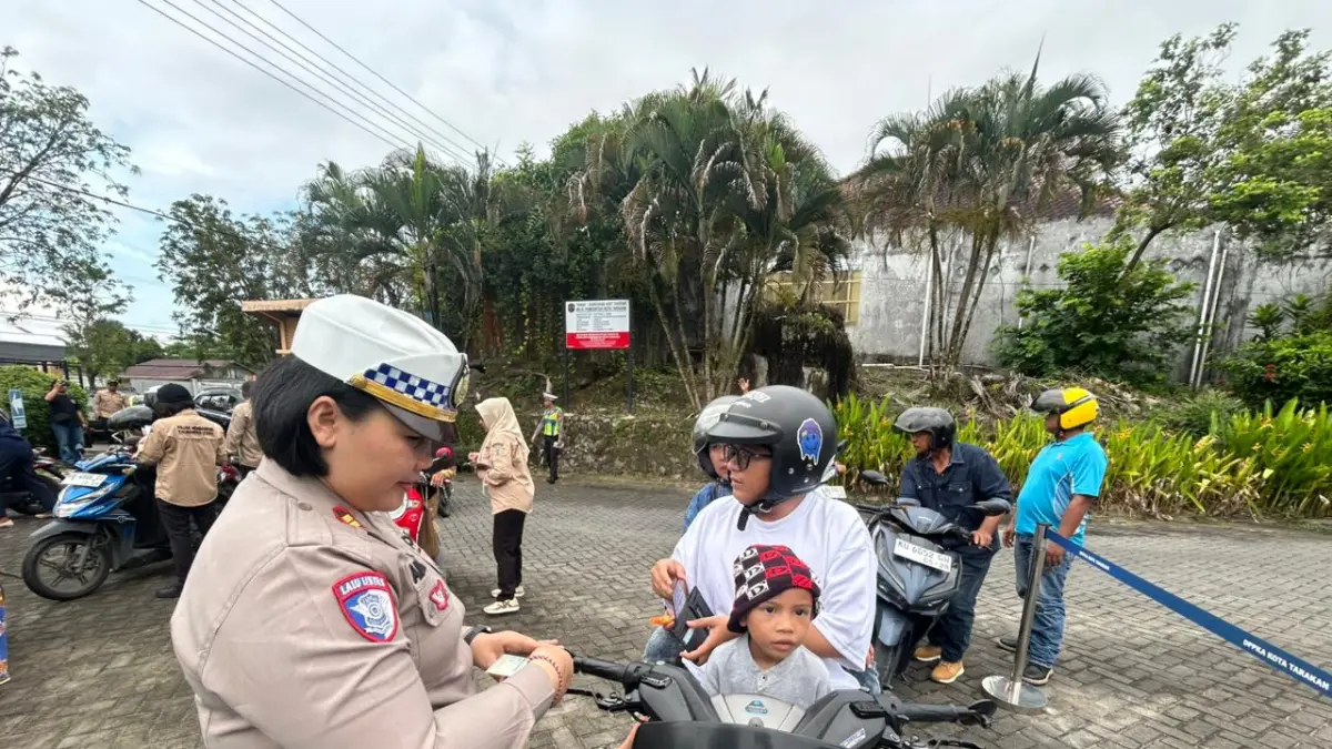 PELANGGARAN: Satlantas Polres Tarakan menemukan masih banyaknya pelanggaran lalu lintas kasat mata pada saat kegiatan P2KB yang dilakukan UPT Samsat Tarakan. ELIAZAR/RADAR TARAKAN&nbsp;