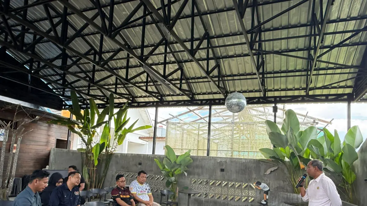 DUKUNG : Ketua Koni Bulungan Heru Rachmady memberikan arahan dan dukungan dalam Raker Siwo Bulungan, baru-baru ini.
(Taslee/Radar Tarakan)