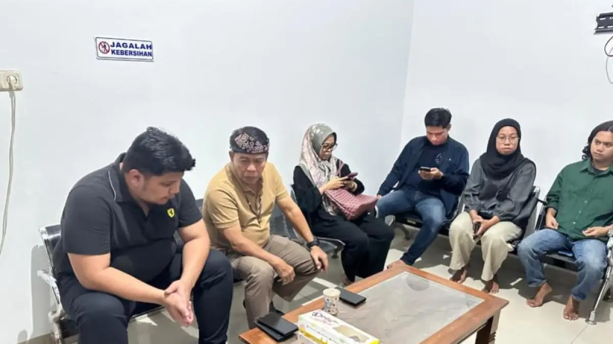 HUKUM: Gubernur Kaltara, Dr. H. Zainal Arifin Paliwang, S.H, M.Hum, saat mengunjungi mahasiswi korban penyekapan di Makassar. FOTO: DKISP KALTARA