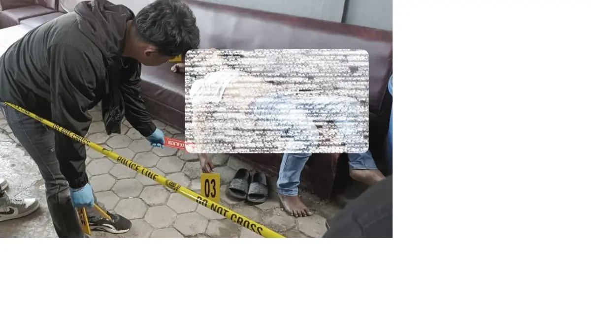 IDENTIFIKASI: Polisi melakukan idenstifikasi pemuan mayat di kafe B Space. FOTO: DOK POLRESTA BULUNGAN