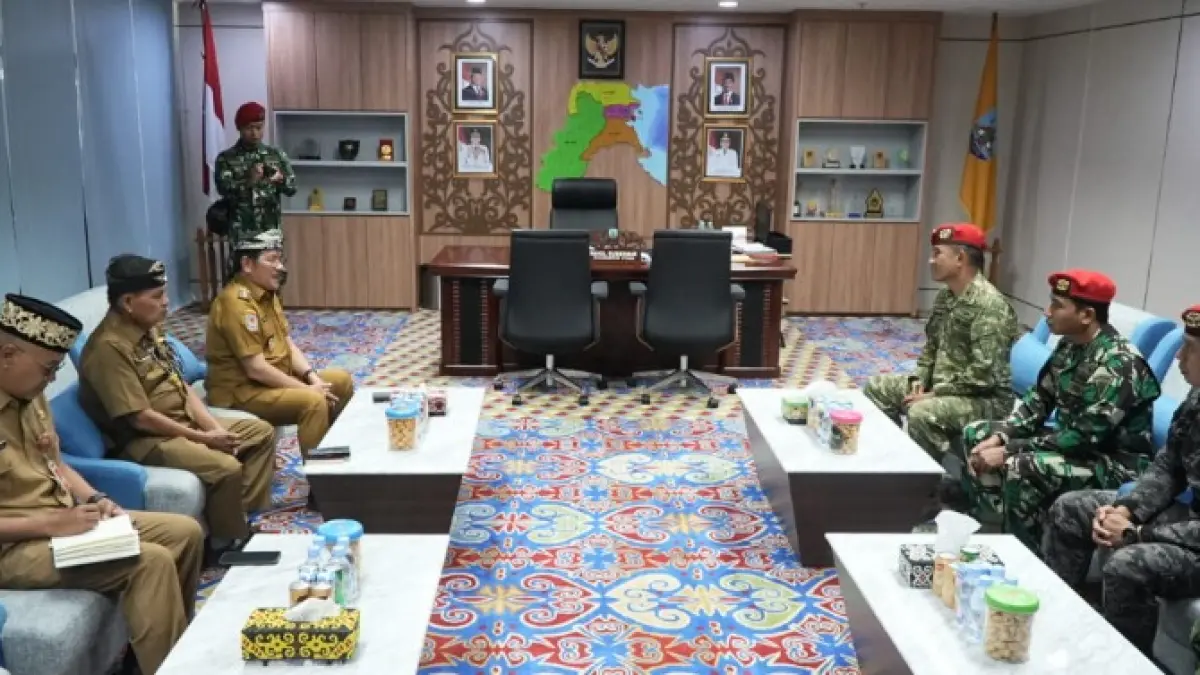 WILAYAH: Pertemuan Wagub Kaltara dengan Grup 4 Kopassus di Tanjung Selor. FOTO: DKISP KALTARA