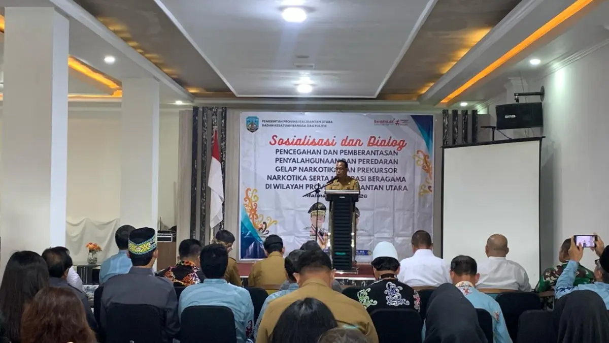 DIPA/RADAR TARAKAN
ANTI: &nbsp;Asisten I Bidang Pemerintahan dan Kesejahteraan Rakyat Kabupaten Malinau, H. Kamran Daik saat membacakan sambutannya sebelum dialog.