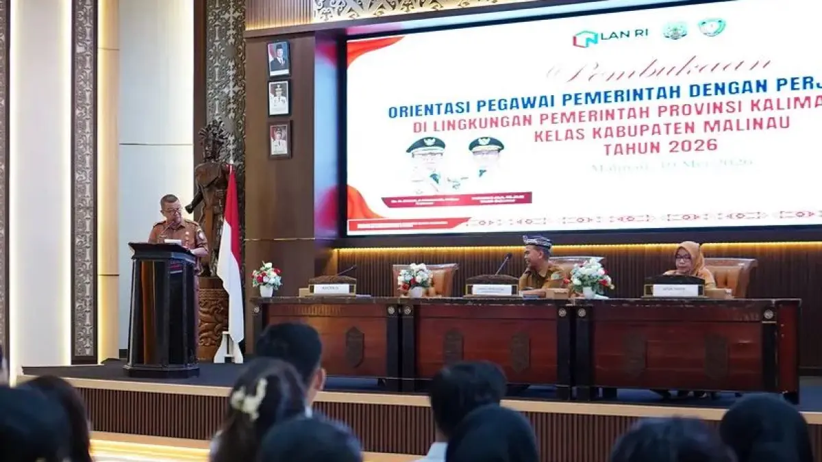 DIPA/RADAR TARAKAN
ORIENTASI: Asisten Administrasi Umum Francis saat membacakan sambutan Bupati Malinau, WempI W. Mawa.