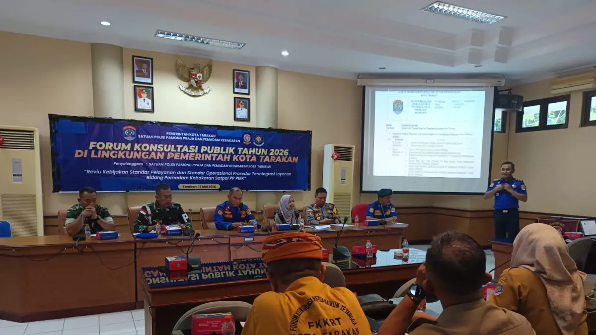 KONSULTASI: Satpol dan PMK Tarakan menggelar Forum Konsultasi Publik Bidang Pemadam Kebakaran dan salah pembahasan yaitu terkait standar SOP dan SP penanganan kebakaran dan penanganan limbah B3. ELIAZAR/RADAR TARAKAN&nbsp;