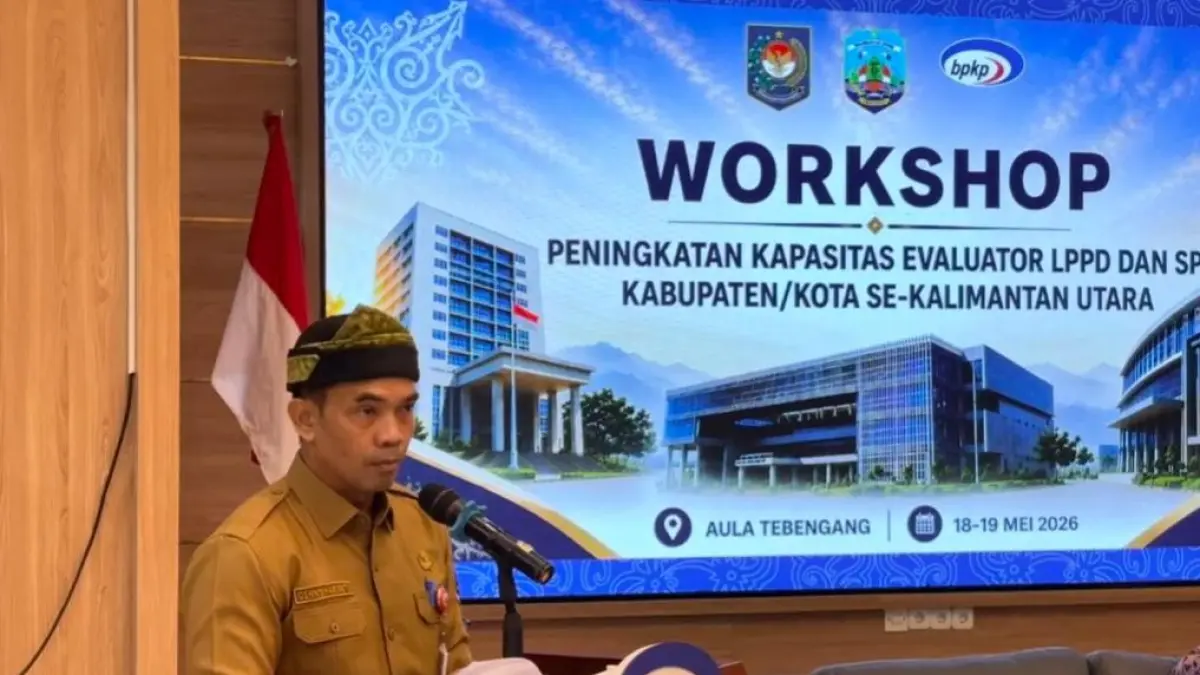 PELAYANAN: Sekprov Kaltara membuka workshop peningkatan kapasitas LPPD dan penyelenggaraan SPM se-Kaltara di Tanjung Selor. FOTO: DKISP KALTARA