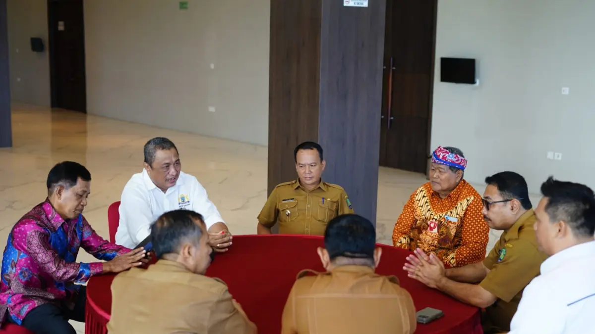 PERDAGANGAN : Wabup Bulungan berdiskusi seputar perdagangan dengan jajaran Kadin di Tanjung Selor.
(Taslee/Radar Tarakan)