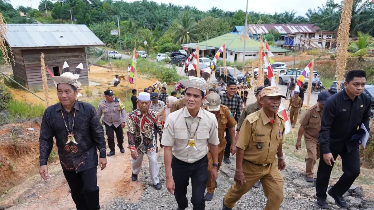 DESA PERSIAPAN : Bupati Nunukan, H. Irwan Sabri saat meresmikan Desa Sekalayan, Kecamatan Seimenggaris menjadi desa persiapan.&nbsp;