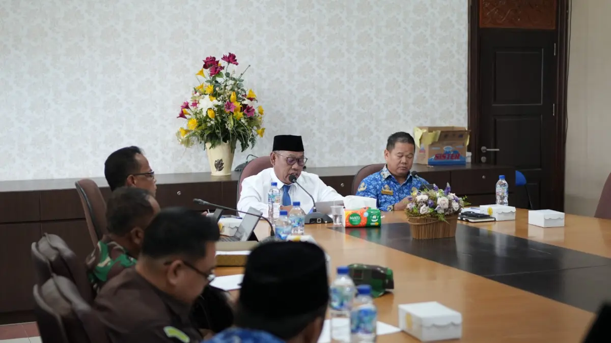 DIPA/RADAR TARAKAN
RAPAT: Wabup Jakaria dan Sekda Ernes saat memimpin rapat persiapan pelaksanaan MTQ ke-10 Tingkat Kaltara.&nbsp;