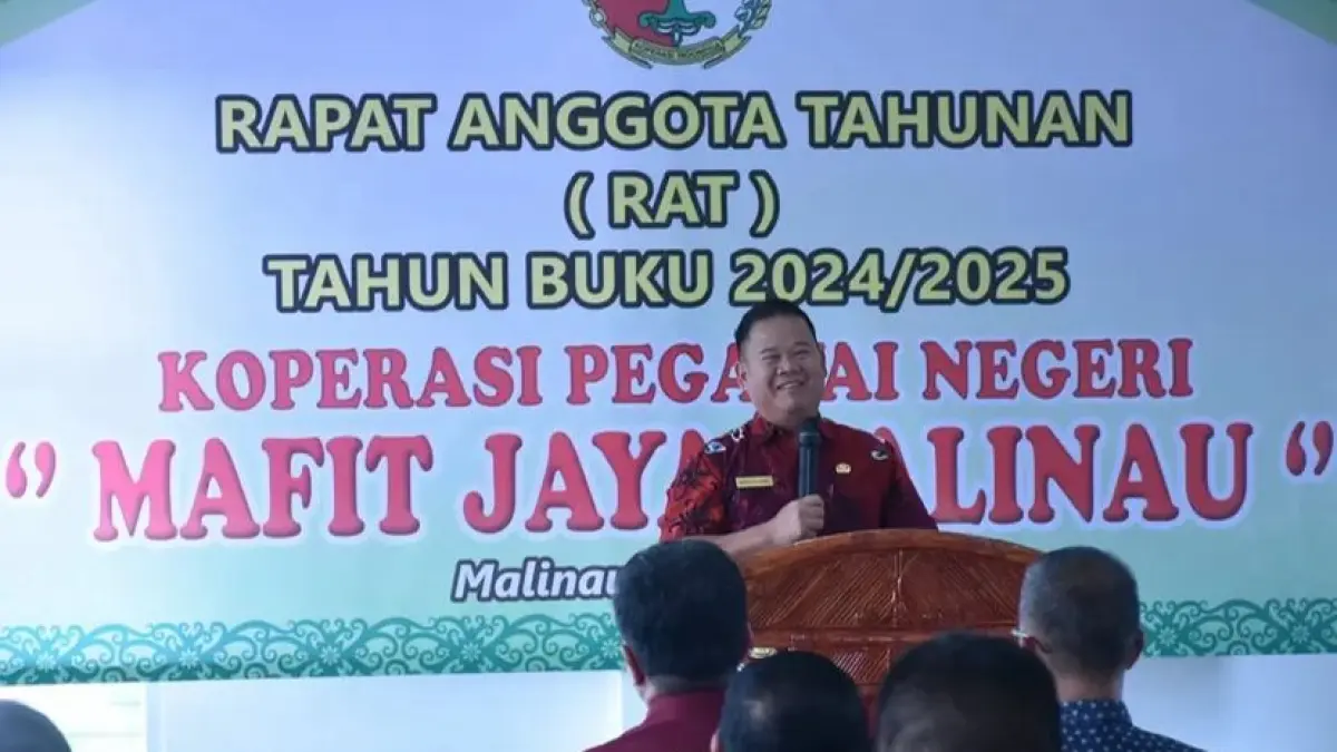 DIPA/RADAR TARAKAN
ADAPTIF: Sekda Ernes saat saat menyampaikan sambutan untuk anggota Koperasi PNS Mafit Jaya.