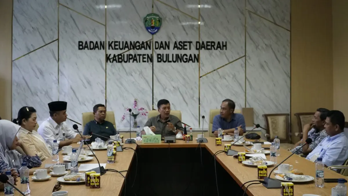 RAKOR: Sekda Bulungan, H. Risdianto memimpin rakor percepatan pelayanan masyarakat pasca kebakaran. FOTO: RADAR TARAKAN