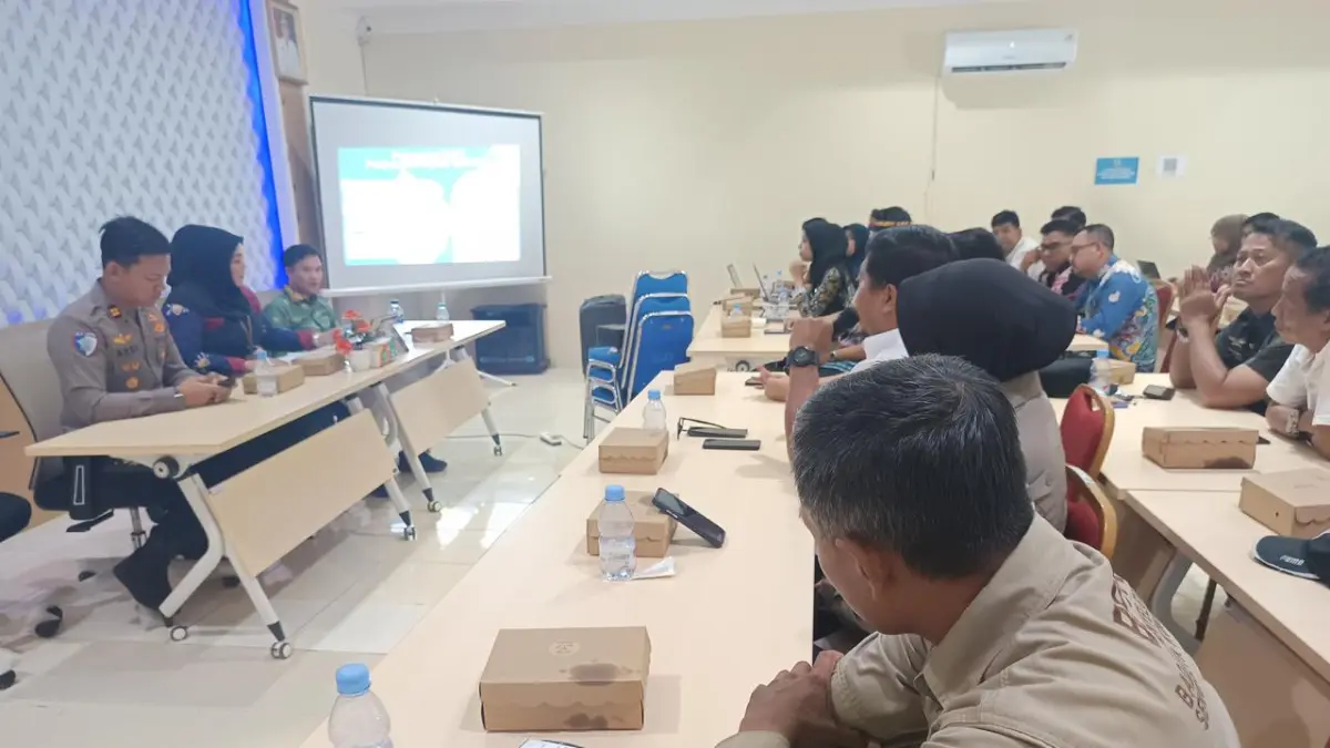 RAPAT EVALUASI: Dishub Kaltara melakukan rapat evaluasi terkait draft tarif batas atas dan tarif batas bawah transportasi online. ELIAZAR/RADAR TARAKAN