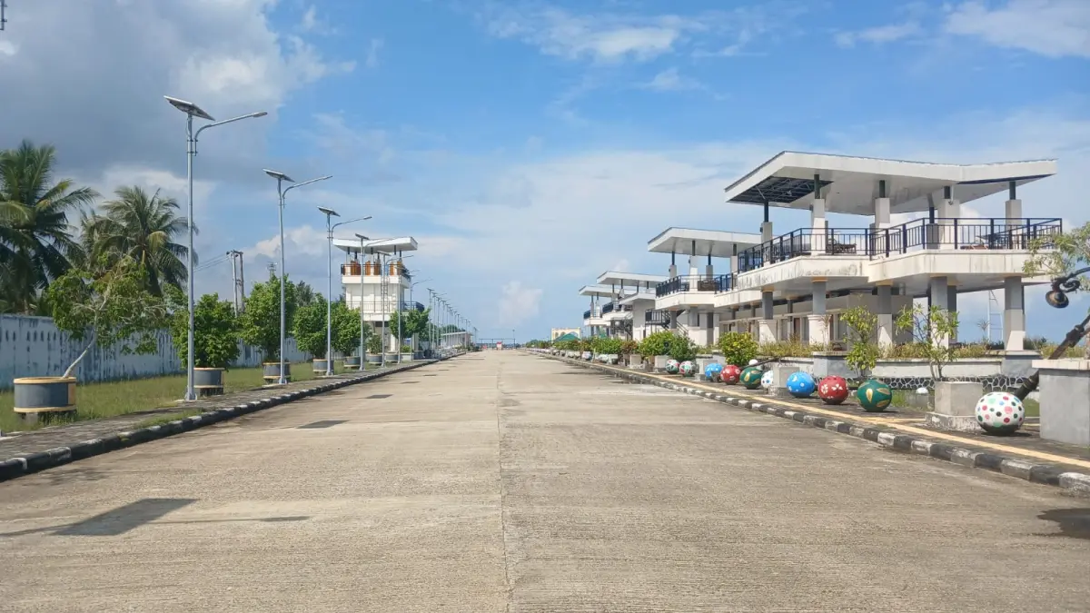SEPI : Kondisi Kawasan Wisata Ratu Intan Pantai Amal yang dianggap tidak berfungsi optimal. AGUS DIAN ZAKARIA/RADAR TARAKAN