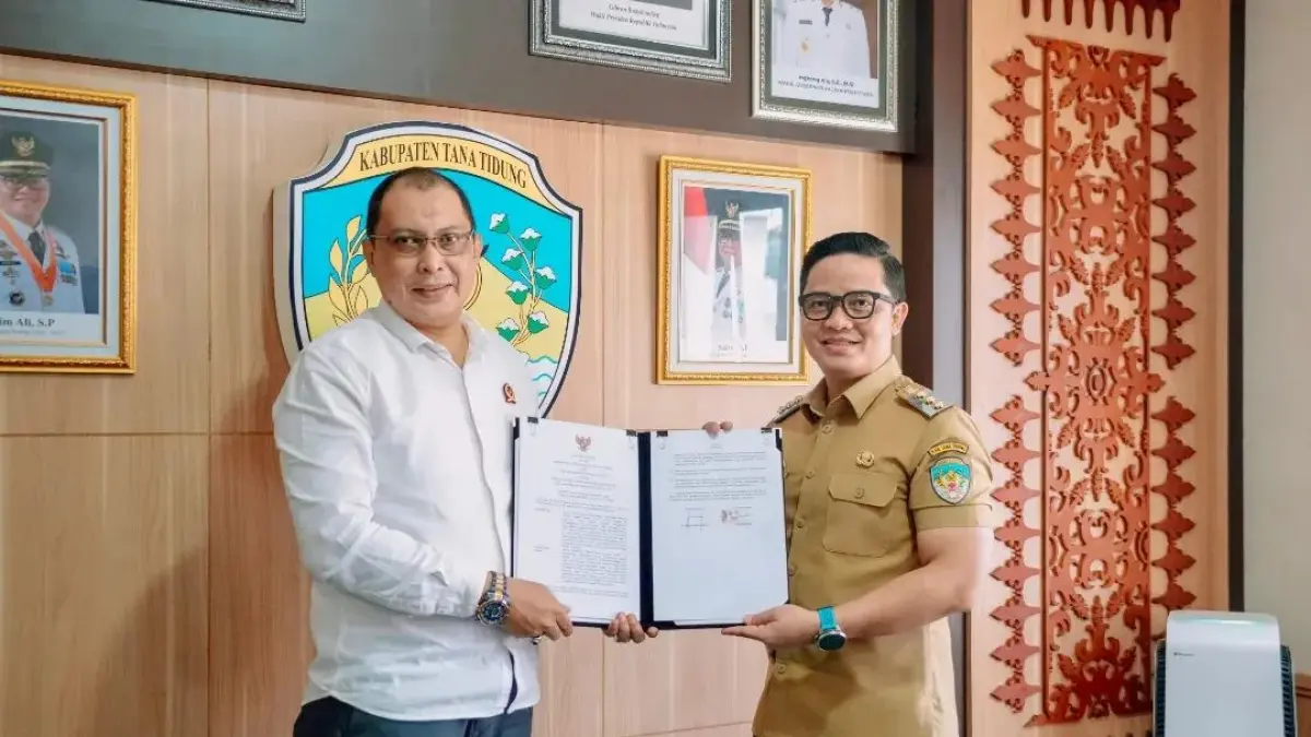 KERJA SAMA: Bupati Ibrahim Ali dan Ketua Pengadilan Negeri Tanjung Selor usai penandatanganan MoU pelayanan hukum di Tana Tidung. 