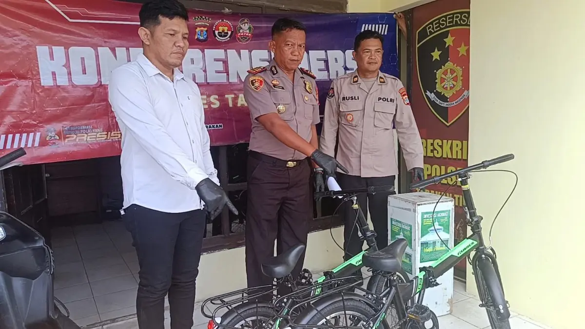 DIAMANKAN : Barang bukti dua unit sepeda lipat yang dicuri berhasil diamankan pihak kepolisian. POLSEK TARAKAN TIMUR