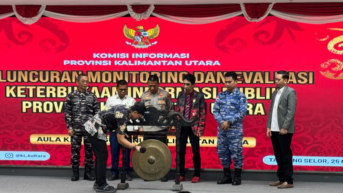 TRANSPARANSI: Sekprov Kaltara membuka peluncuran monev pelaksanaan keterbukaan informasi publik pada badan publik di Kaltara. FOTO: IWAN K/RADAR TARAKAN