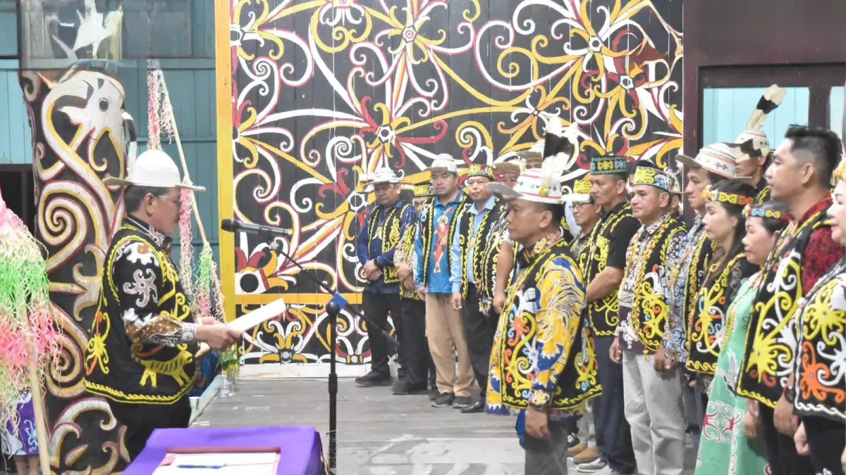 DILANTIK : Wabup Bulungan, Kilat terpilih dan dikukuhkan sebagai Ketua LADK Bulungan.
(Taslee/Radar Tarakan)