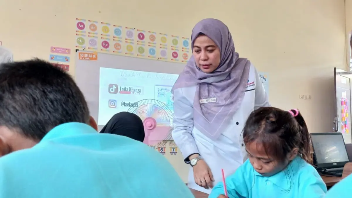 MENINJAU: Kepala ORI Perwakilan Kaltara saat meninjau sekolah di Tarakan. AGUS DIAN ZAKARIA/RADAR TARAKAN