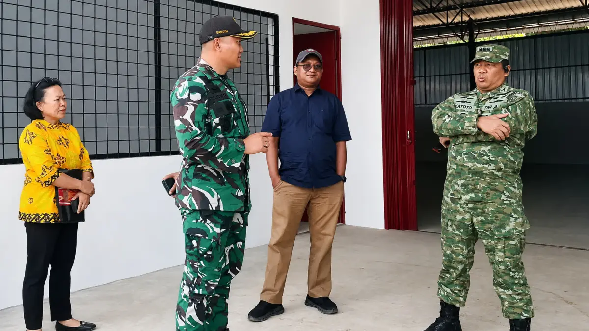 MONEV: Tim Pengawasan dan Evaluasi (Wasev) Inspektorat Jenderal (Itjen) TNI melakukan peninjauan langsung terhadap progres pembangunan Koperasi Desa/Kelurahan Merah Putih (KDKMP) di Desa Tideng Pale, Kecamatan Sesayap, Kabupaten Tana Tidung, Kamis (4/6).