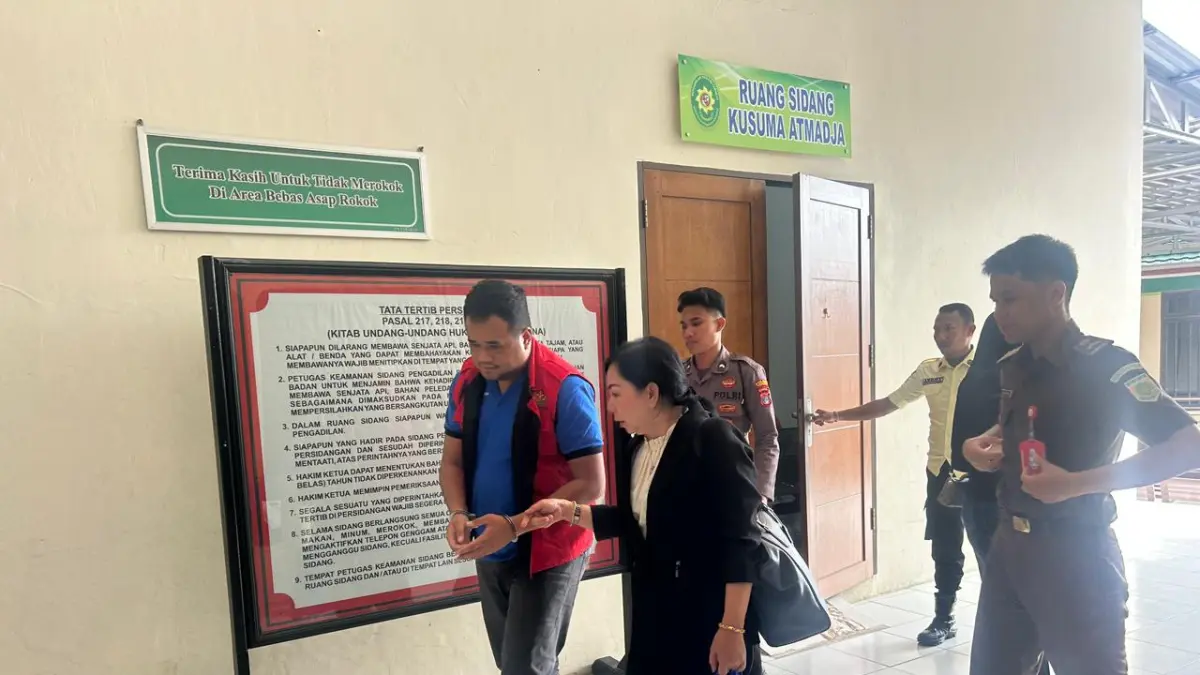 KOOPERATIF: PH terdakwa TPPU &nbsp;Johansyah menilai kliennya telah bersikap kooperatif saat menjalani pemeriksaan terdakwa di Pengadilan Negeri Tarakan, Selasa (2/6) lalu. ELIAZAR/RADAR TARAKAN&nbsp;