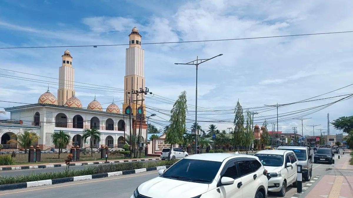 PAJAK: Kendaraan bermotor menjadi salah satu target PAD Pemprov Kaltara. FOTO: IWAN K/RADAR TARAKAN