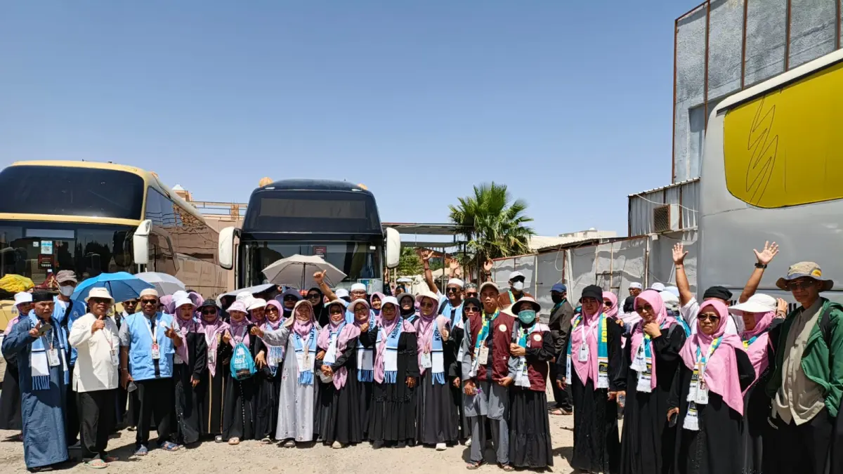 SEMANGAT : Jemaah haji asal Kaltara yang tergabung pada Kloter 7 Embarkasi Balikpapan. ISTIMEWA