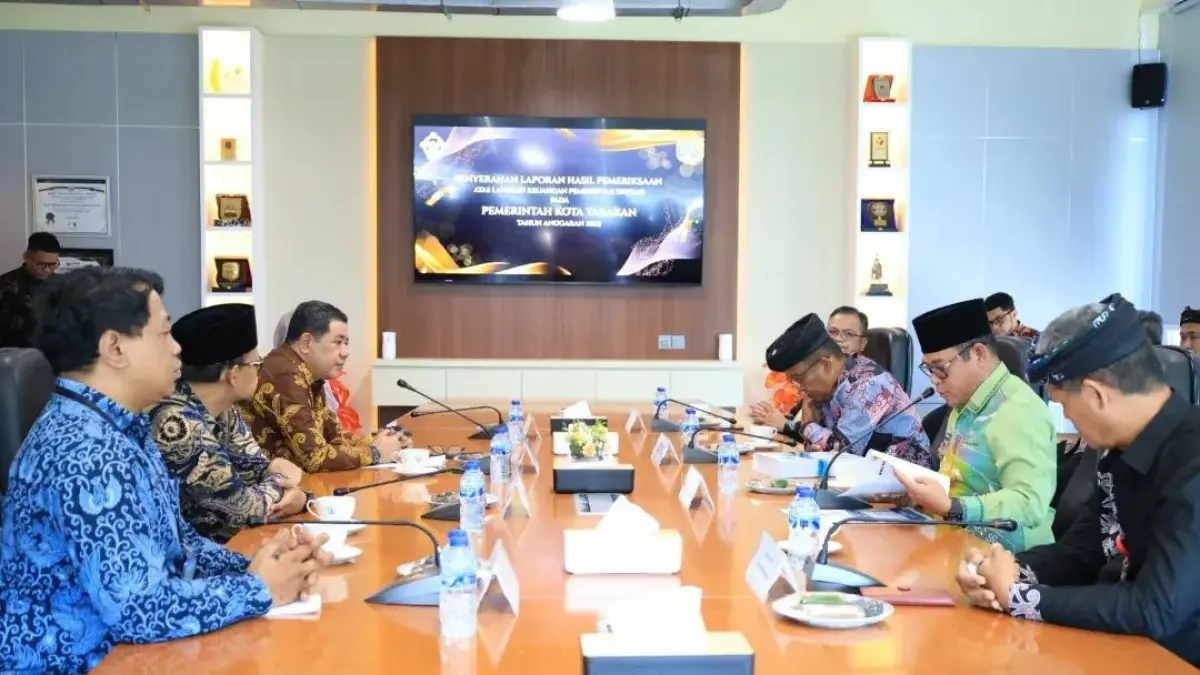 PENANDATANGANAN: BPK Kaltara menyampaikan poin catatan WTP kepada Pemkot Tarakan. AGUS DIAN ZAKARIA/RADAR TARAKAN