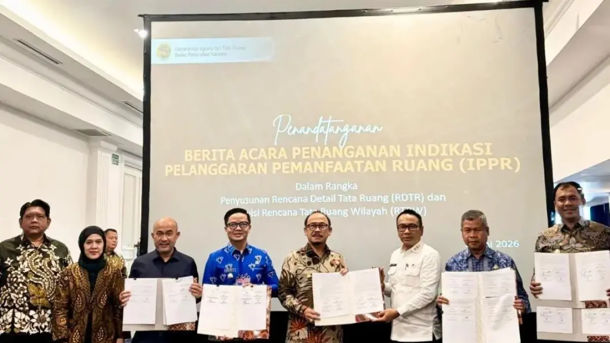 KOMITMEN; Bupati Tana Tidung, Ibrahim Ali, menghadiri Penandatanganan Berita Acara Verifikasi Penanganan Indikasi Pelanggaran Pemanfaatan Ruang (IPPR) dalam rangka revisi Rencana Tata Ruang Wilayah (RTRW) dan penyusunan Rencana Detail Tata Ruang (RDTR) di Jakarta, Senin (8/6).FOTO: ISTIMEWA