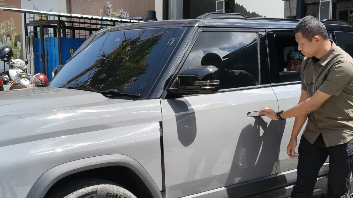 PENDAPATAN: Mobil dinas Gubernur Kaltara merupakan salah satu KBL yang beroperasi di Kaltara. FOTO: IWAN K/RADAR TARAKAN