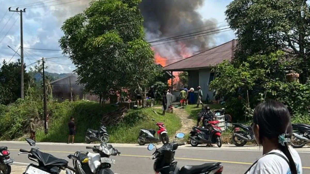 KEBAKARAN: Si jago merah kembali membara di Desa Pimping Kecamatan Tanjung Palas Utara. (DOK WARGA)