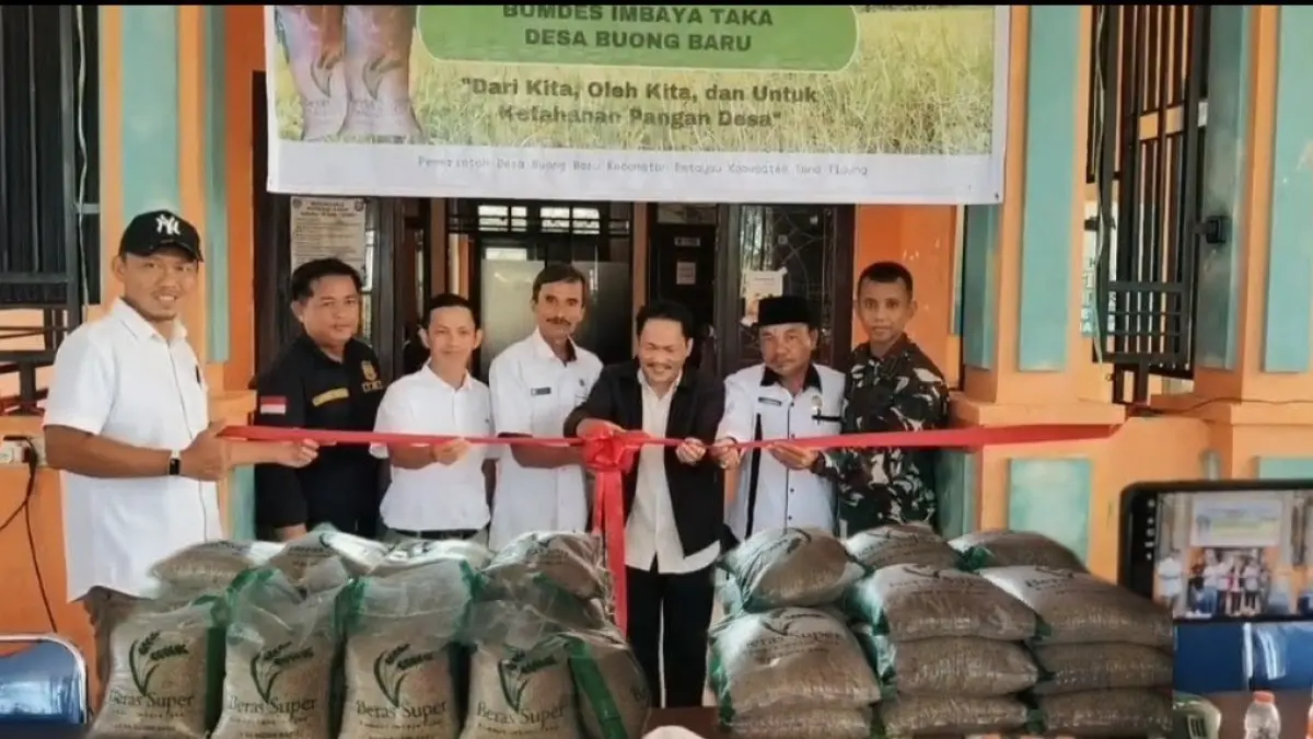 KETAHANAN PANGAN: Bumdes Imbaya Taka Buong Baru Launching beras hasilan program ketahanan pangan. (FOTO; IST)