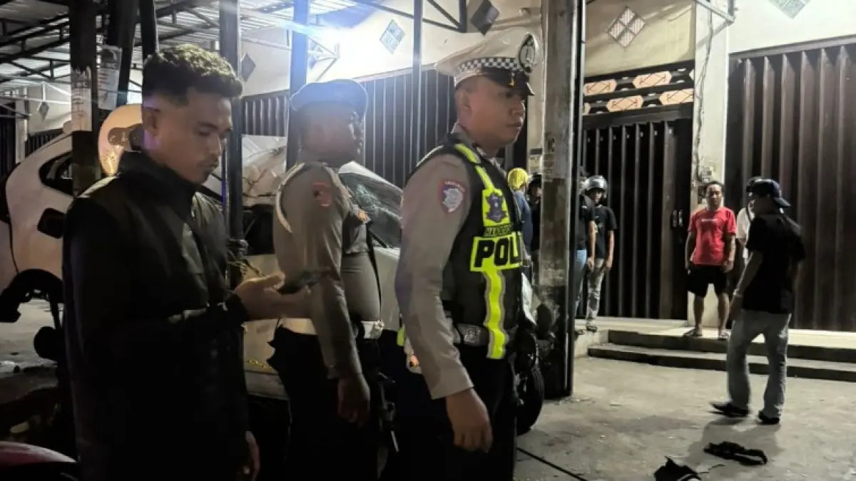 OLAH TKP : Satlantas Polres Tarakan melakukan olah TKP terhadap rangkaian kecelakaan beruntun yang terjadi pada Kamis (11/6) malam. SATLANTAS POLRES TARAKAN&nbsp;