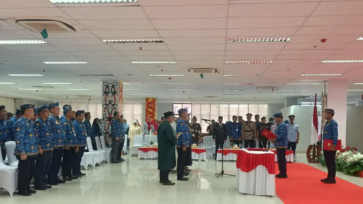 HASIL JOB FIT: Gubernur Kaltara, Zainal Arifin Paliwang melantik pejabat eselon II di lingkungan Pemprov Kaltara. FOTO: IWAN K/RADAR TARAKAN