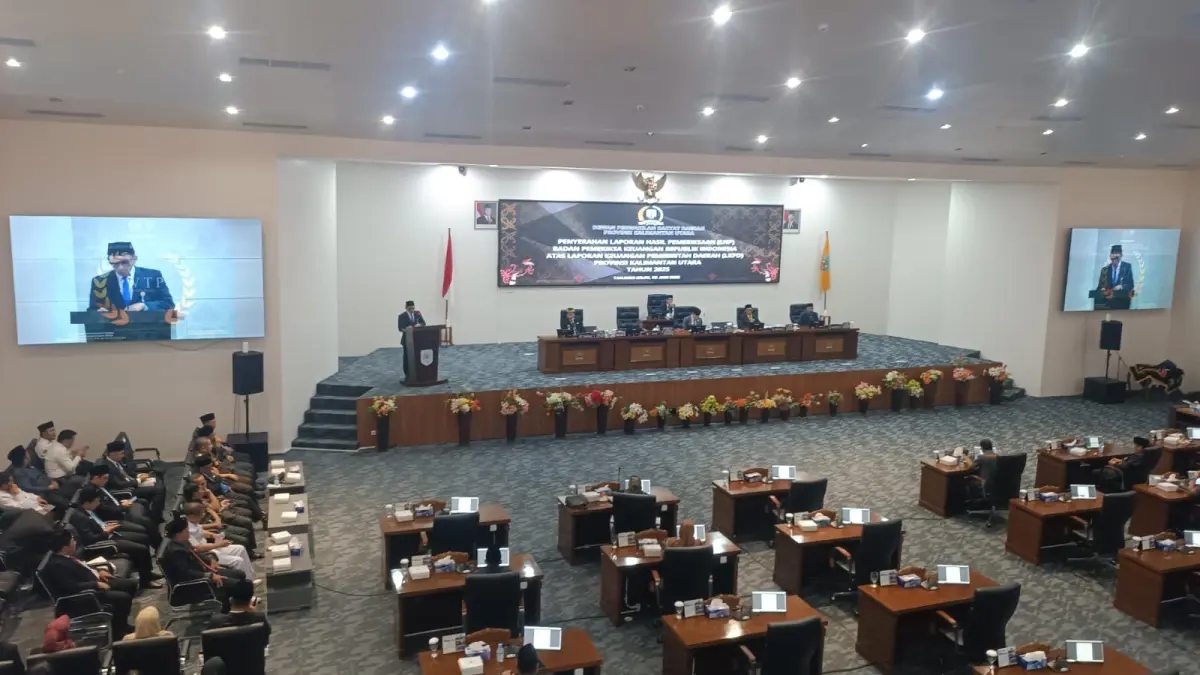 OPINI: Pelaksanaan rapat paripurna penyerahan LHP BPK RI atas LKPD Pemprov Kaltara tahun 2025. FOTO: IWAN K/RADAR TARAKAN