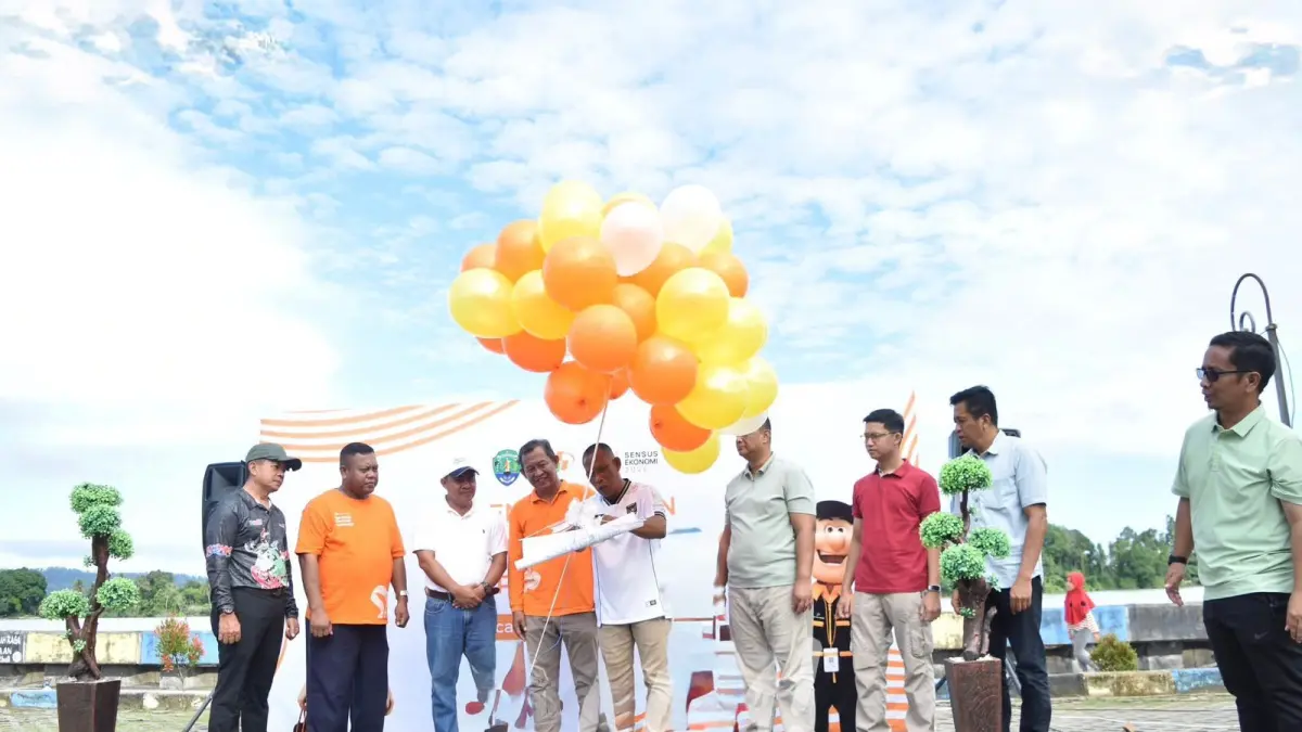 DIMULAI : Bupati Bulungan Syarwani secara resmi melakukan launching kegiatan Sensus Ekonomi.
(Taslee/Radar Tarakan)