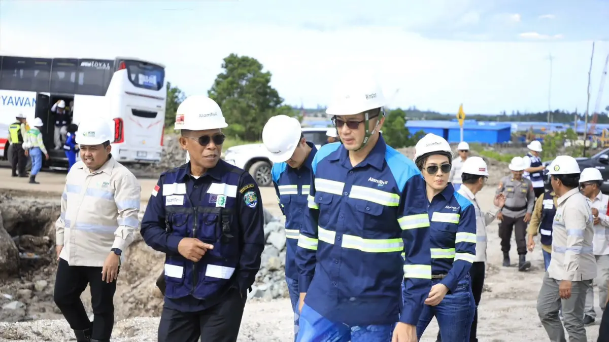 INVESTASI : Bupati Bulungan Syarwani ketika meninjau salah satu kawasan industri di Kabupaten Bulungan, belum lama ini.
(Taslee/Radar Tarakan)